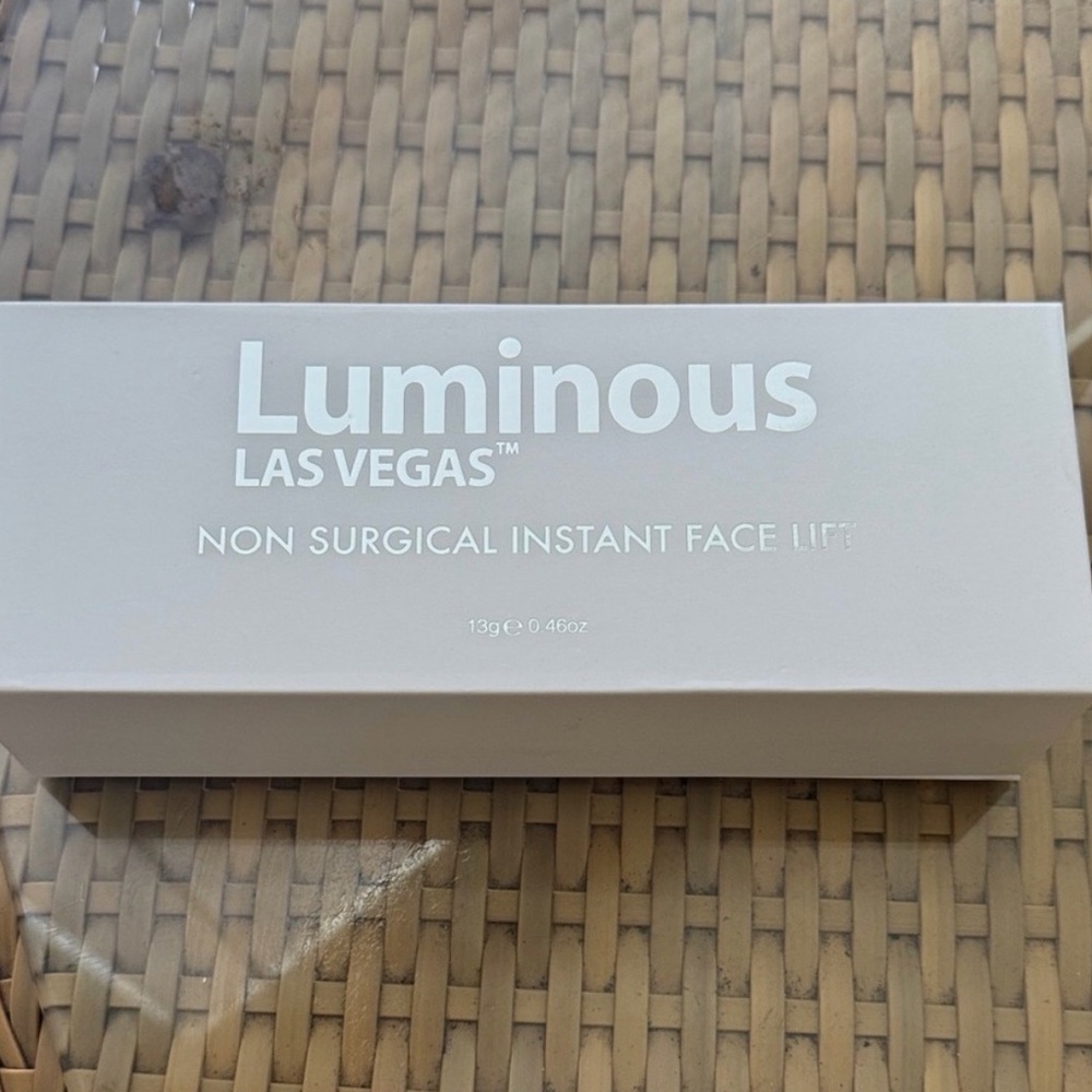 Luminous Non-Surgical Instant Face Lift Serum - White